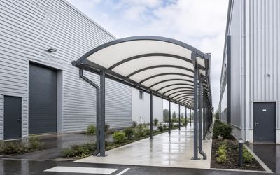 惠州大型汽车零部件厂区 跨楼连接膜结构连廊雨篷 - 场景全貌 缩略图